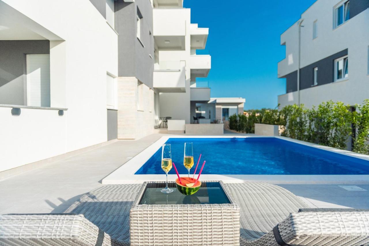 Apartments & Rooms Pool Villas Maris Novalja Exterior photo
