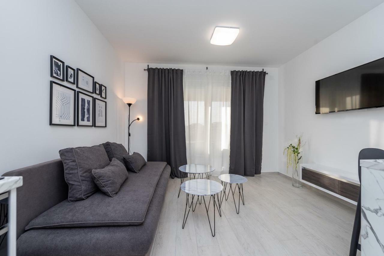 Apartments & Rooms Pool Villas Maris Novalja Exterior photo