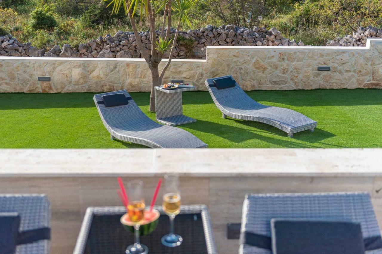 Apartments & Rooms Pool Villas Maris Novalja Exterior photo